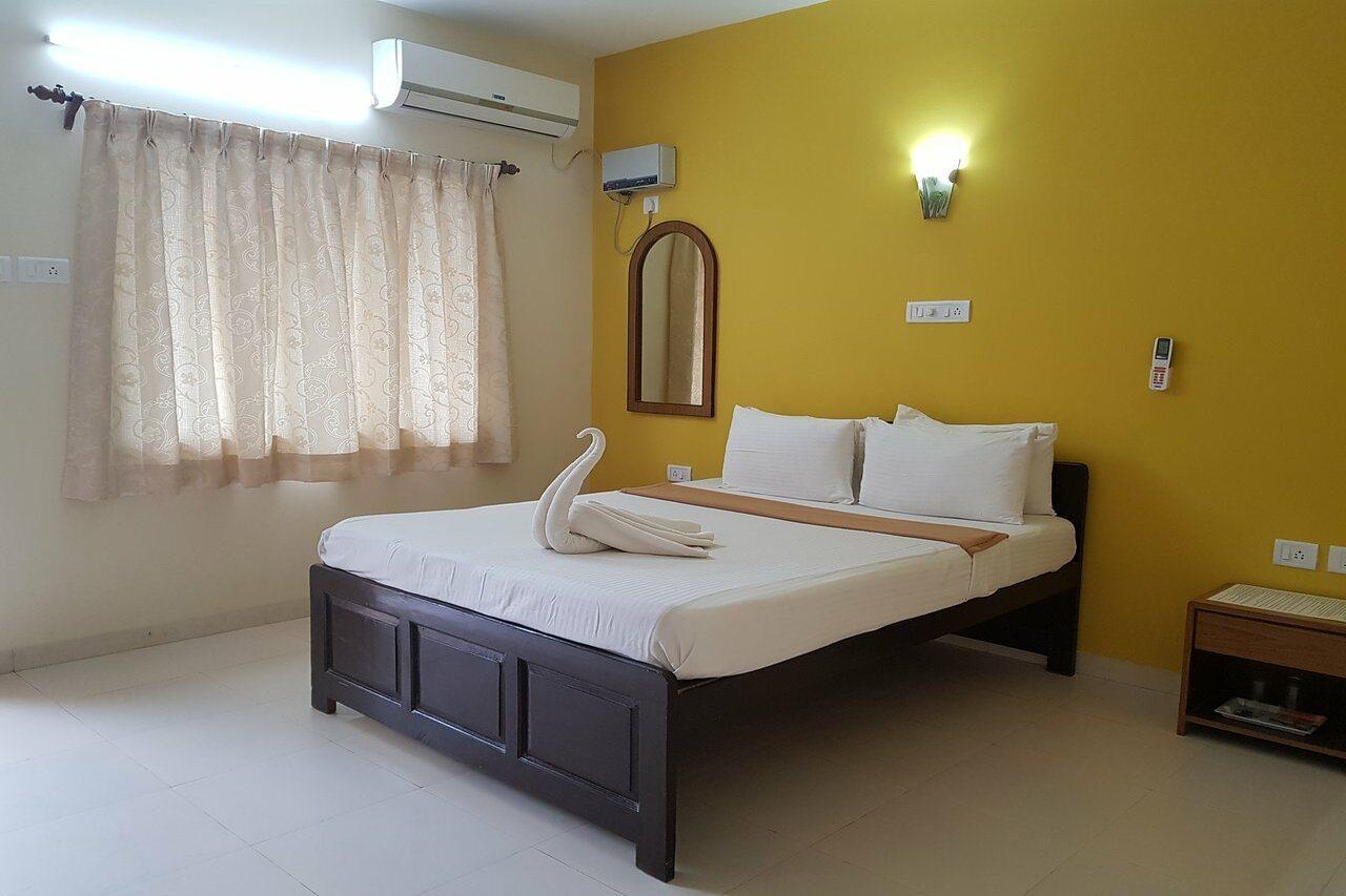 Serenity By The Sea Beach Resort Candolim Exterior photo